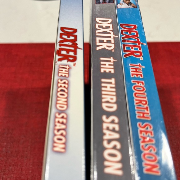 DEXTER SERIES SEASON TWO, THREE & FOUR 📀 DVDS - Picture 3 of 16